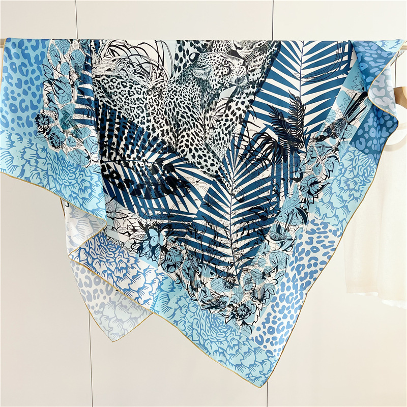 Travel Accessories Designer - Seidenschal mit Löwenmuster, luxuriöse Designer-Handrollkanten, große