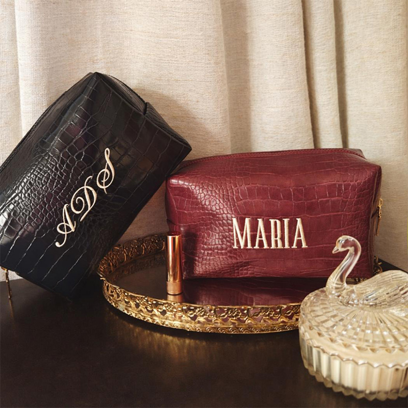 Travel Accessories Ideas - Bestickte Kroko-Kosmetiktasche Personalisierter Veganer Kosmetikbeutel Luxuriöses