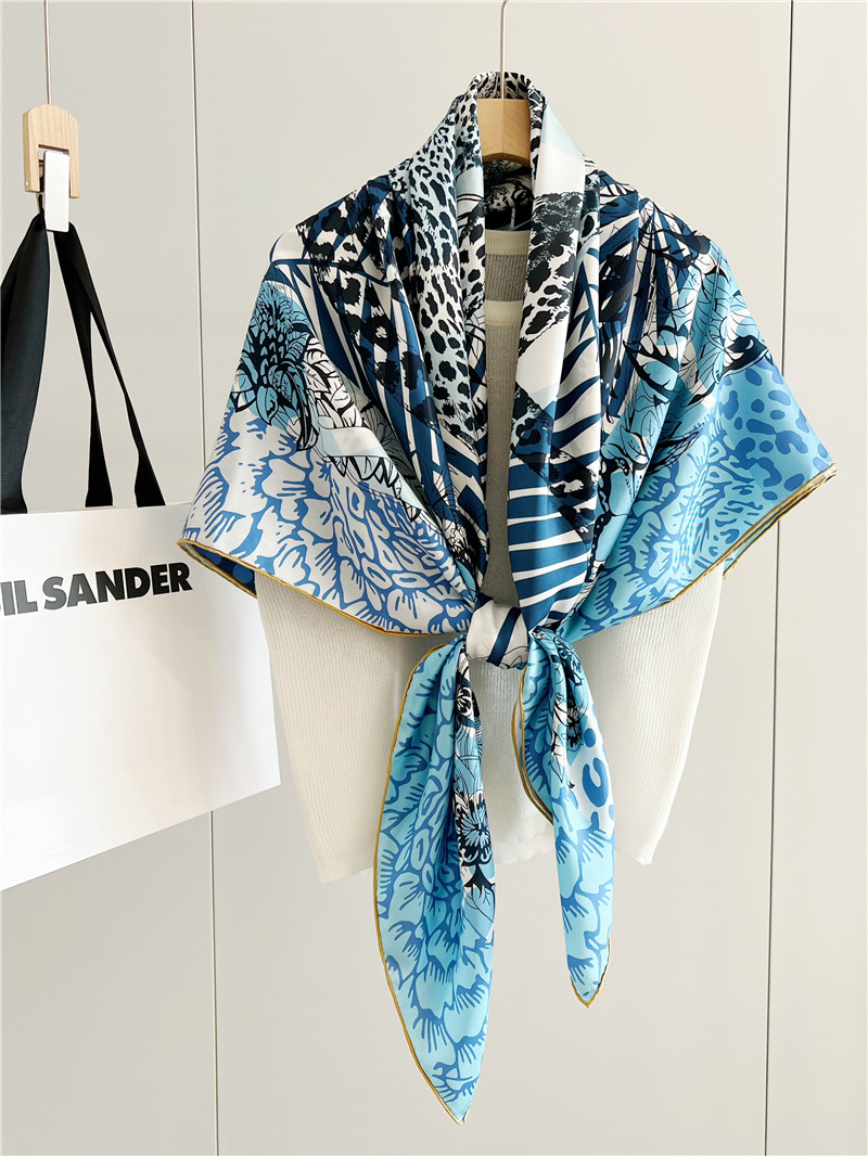 Seidenschal mit Löwenmuster, l – Travel Accessories Designer Bewertung und Preis