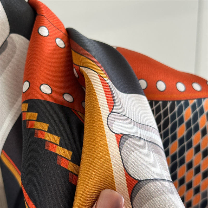 Seidenschal mit Satteldruck, L – Travel Accessories Designer Bewertung und Preis